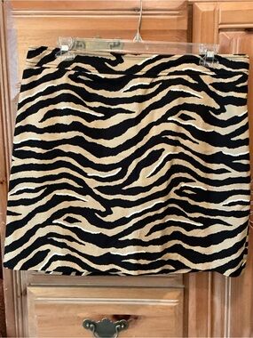 NWOT 16P Talbots Zebra-Print Mini Skirt in Black & Cream